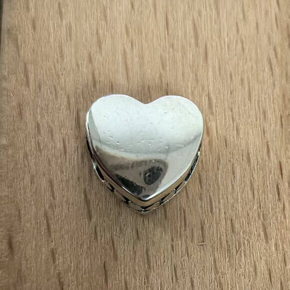 Pandora Slovakia Exclusive Travel Heart Charm Pendant, S925 Silver Bracelets - Picture 2 of 4